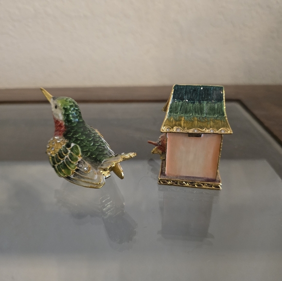 Vintage hand painted Hummingbird & Birdhouse trinket boxes. - Picture 2 of 7